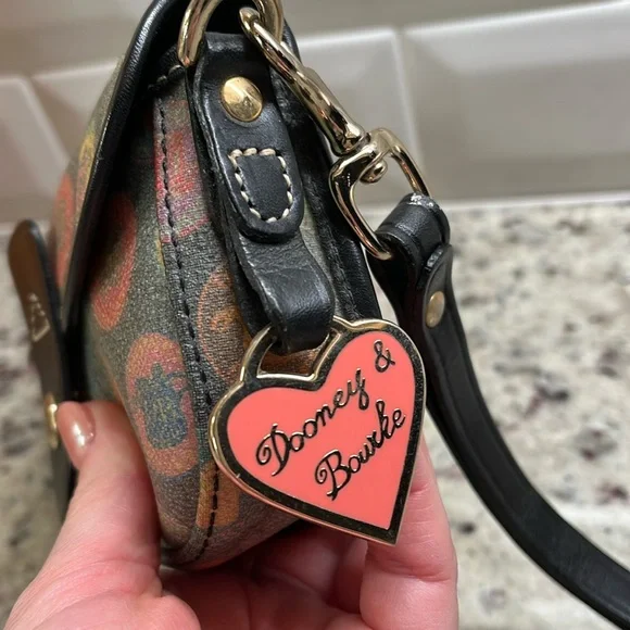 Dooney & Bourke Wristlet EUC - Picture 6 of 10